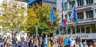 Flashmob in Basel: "Auch Hunde-Erziehung ist Tierschutz"