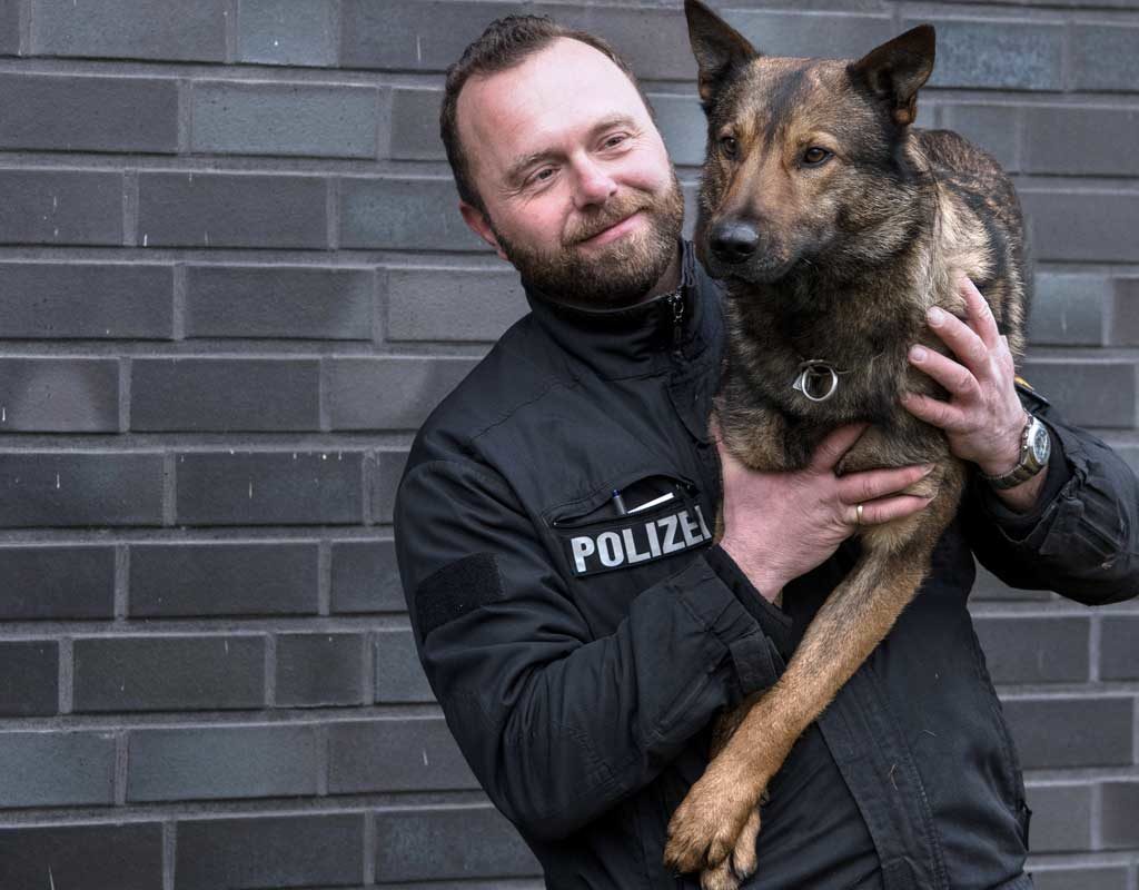 Mit Hund auf Verbrecherjagd