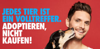 Hunde adoptieren, nicht kaufen! Bayern-Torwart Sven Ulreich in neuer PETA-Kampagne